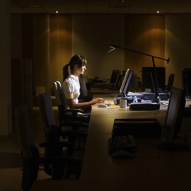 Girl-Working-7700_400_729x417